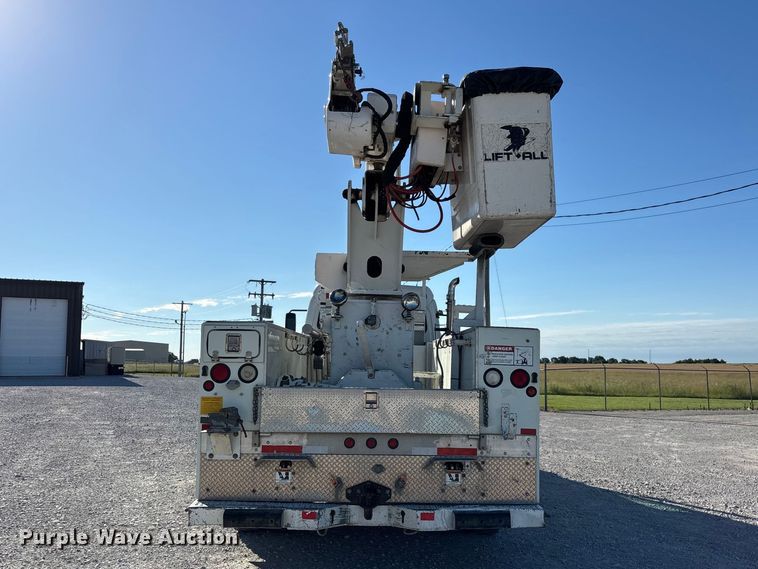 image for item FG0465 2004 Freightliner Business Class M2 bucket truck
