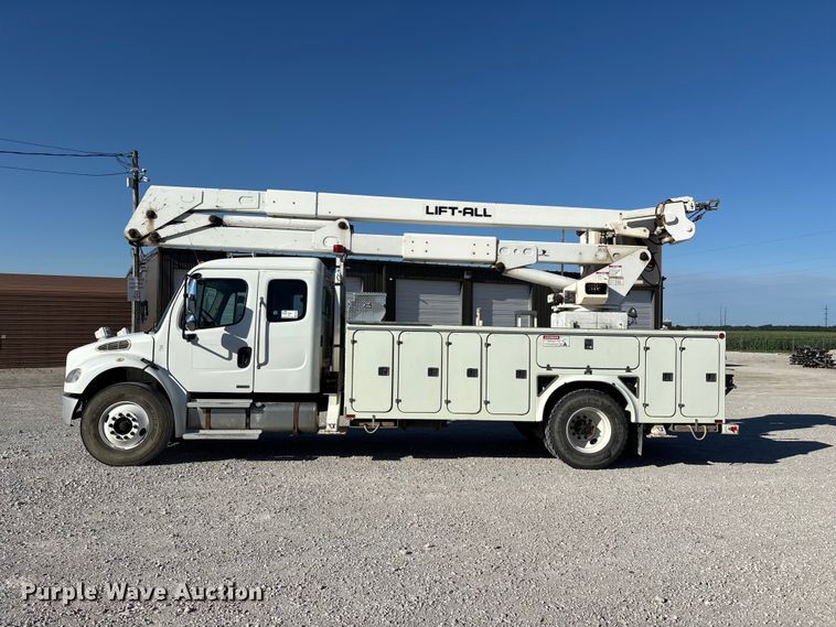 image for item FG0465 2004 Freightliner Business Class M2 bucket truck