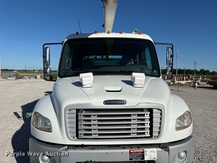 image for item FG0465 2004 Freightliner Business Class M2 bucket truck