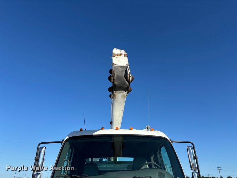 image for item FG0465 2004 Freightliner Business Class M2 bucket truck