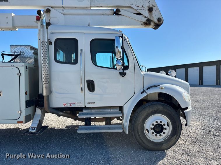 image for item FG0465 2004 Freightliner Business Class M2 bucket truck