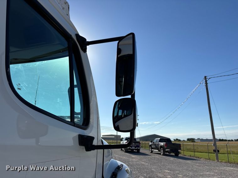 image for item FG0465 2004 Freightliner Business Class M2 bucket truck