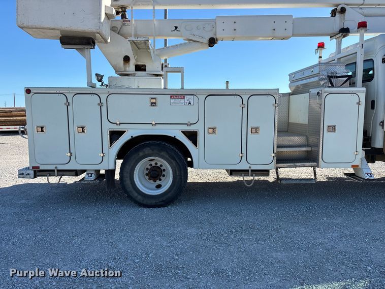 image for item FG0465 2004 Freightliner Business Class M2 bucket truck