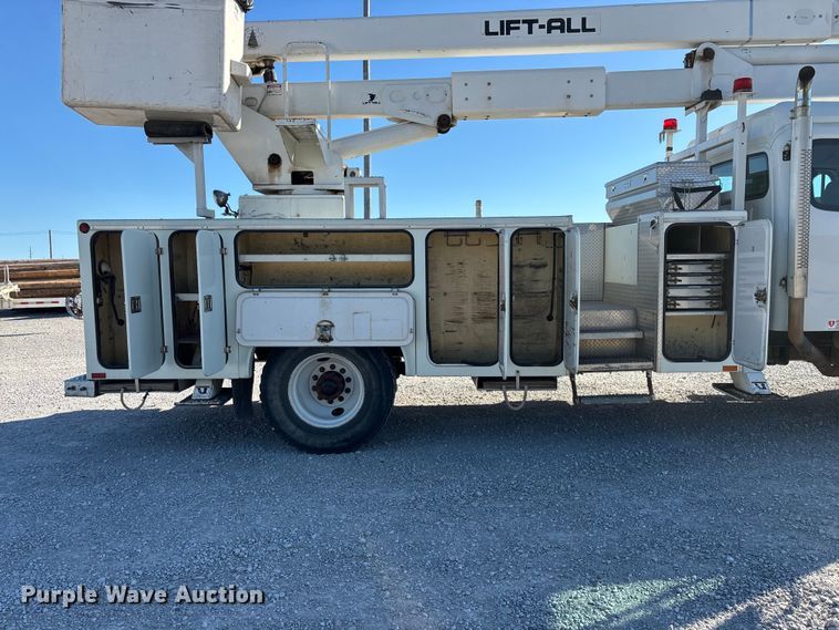 image for item FG0465 2004 Freightliner Business Class M2 bucket truck