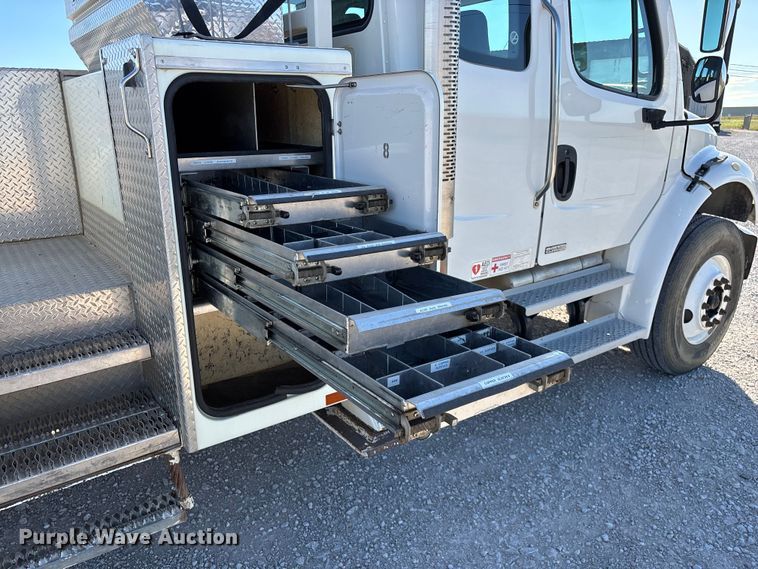 image for item FG0465 2004 Freightliner Business Class M2 bucket truck