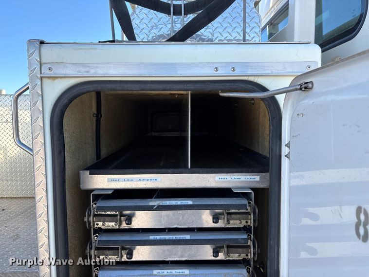 image for item FG0465 2004 Freightliner Business Class M2 bucket truck