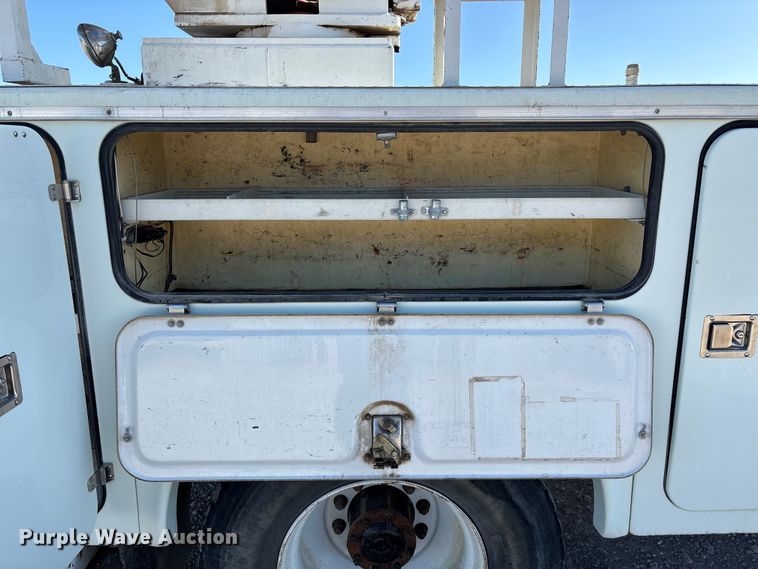 image for item FG0465 2004 Freightliner Business Class M2 bucket truck