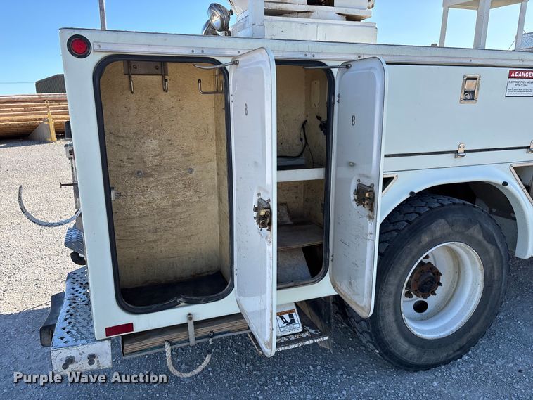 image for item FG0465 2004 Freightliner Business Class M2 bucket truck