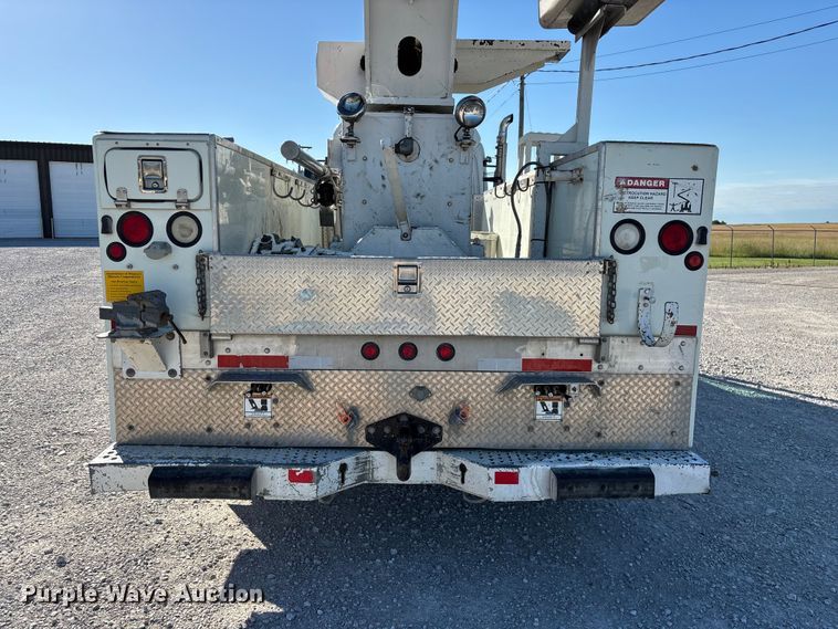image for item FG0465 2004 Freightliner Business Class M2 bucket truck