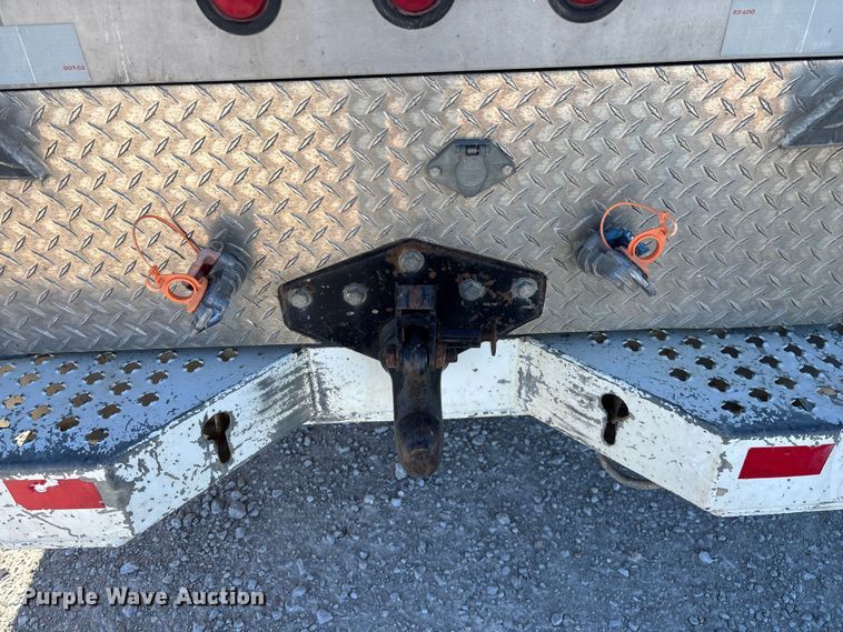 image for item FG0465 2004 Freightliner Business Class M2 bucket truck