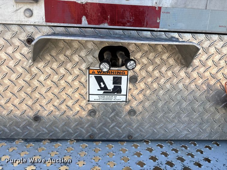 image for item FG0465 2004 Freightliner Business Class M2 bucket truck