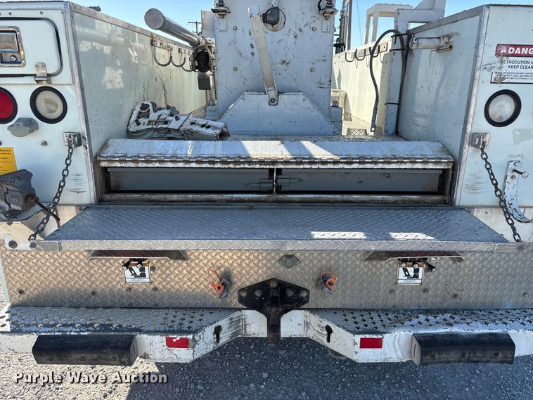 image for item FG0465 2004 Freightliner Business Class M2 bucket truck