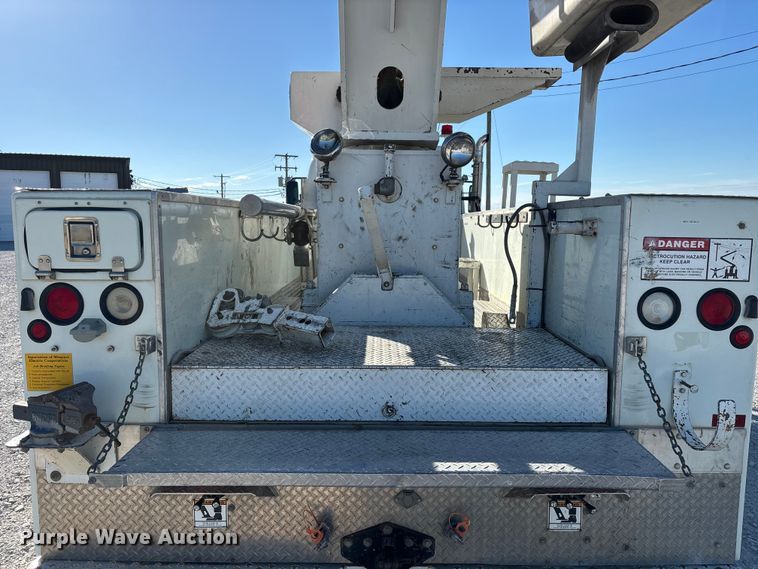 image for item FG0465 2004 Freightliner Business Class M2 bucket truck