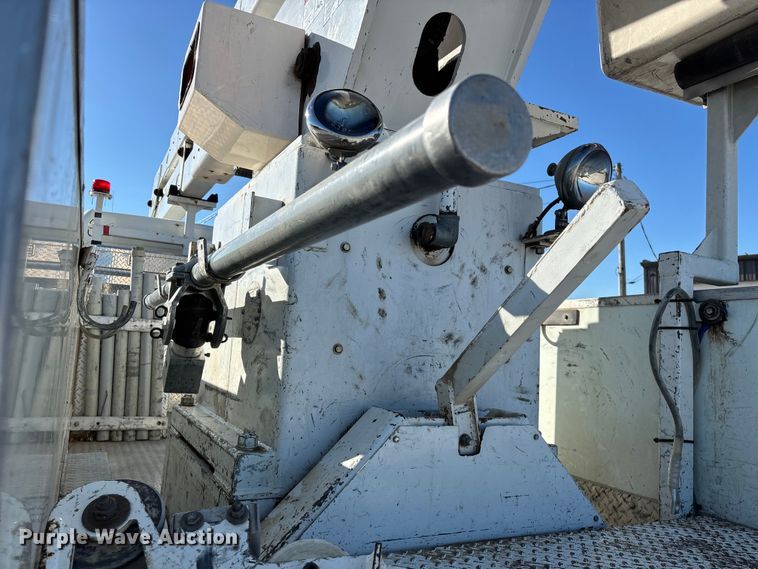 image for item FG0465 2004 Freightliner Business Class M2 bucket truck