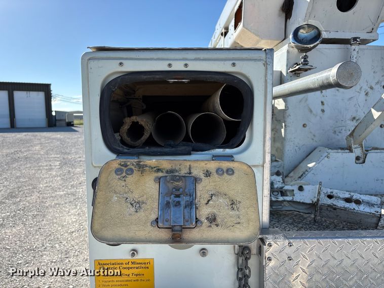 image for item FG0465 2004 Freightliner Business Class M2 bucket truck