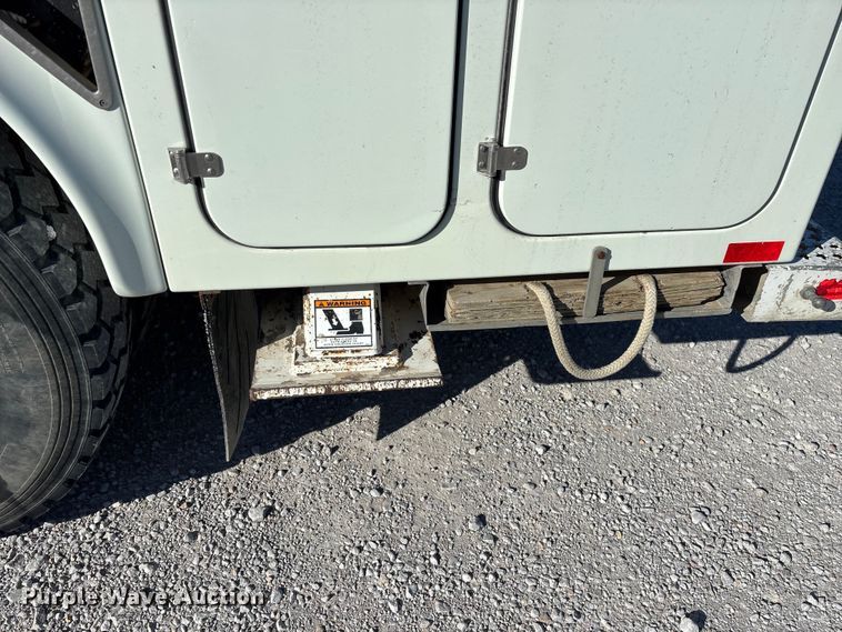 image for item FG0465 2004 Freightliner Business Class M2 bucket truck