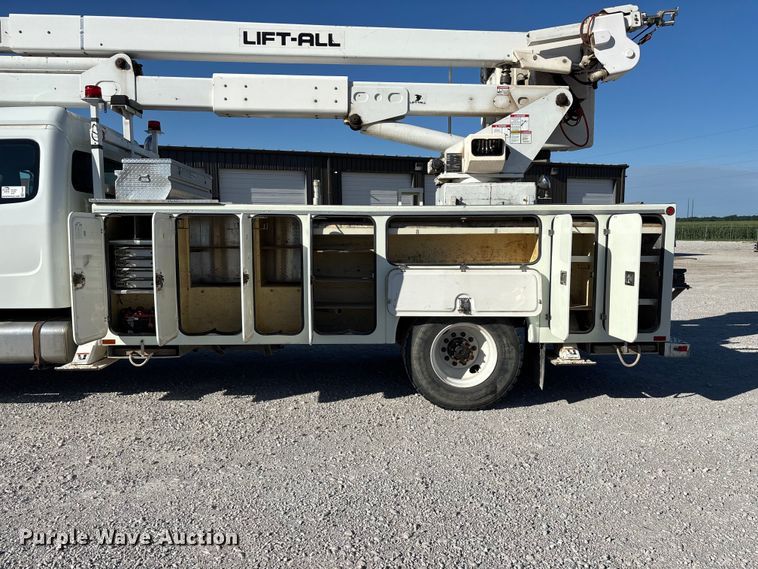 image for item FG0465 2004 Freightliner Business Class M2 bucket truck