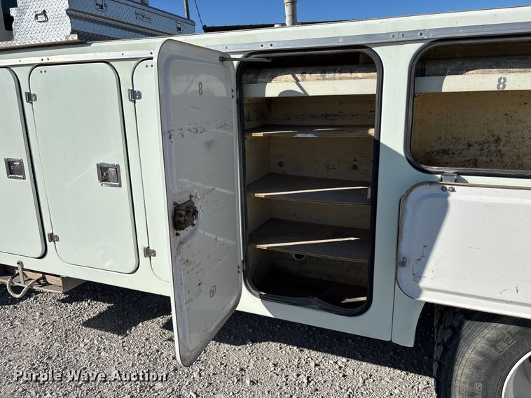 image for item FG0465 2004 Freightliner Business Class M2 bucket truck
