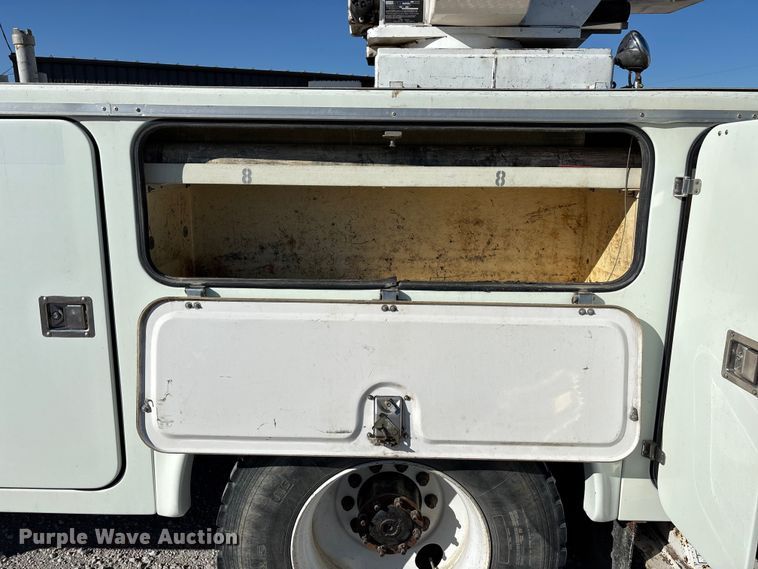 image for item FG0465 2004 Freightliner Business Class M2 bucket truck