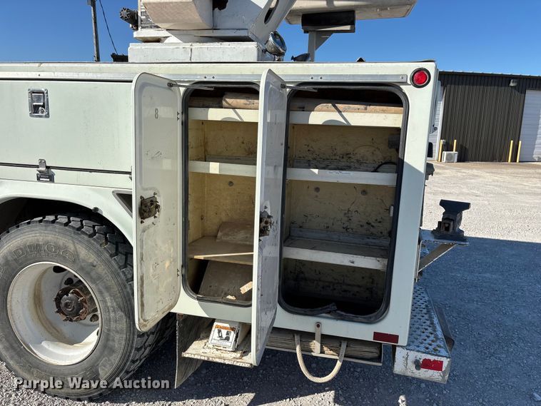 image for item FG0465 2004 Freightliner Business Class M2 bucket truck
