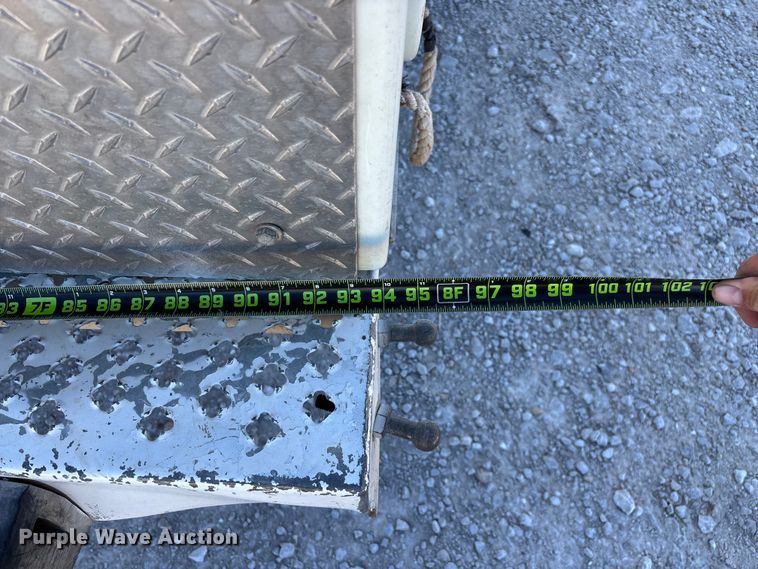 image for item FG0465 2004 Freightliner Business Class M2 bucket truck