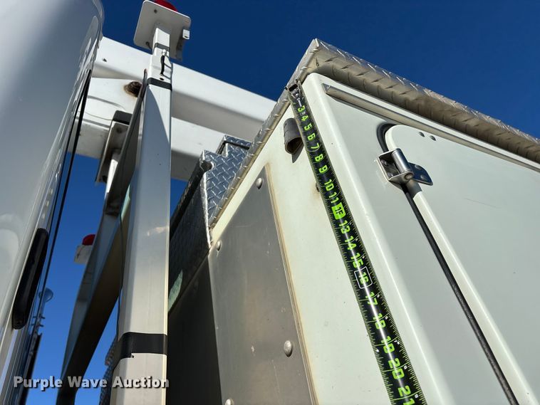image for item FG0465 2004 Freightliner Business Class M2 bucket truck