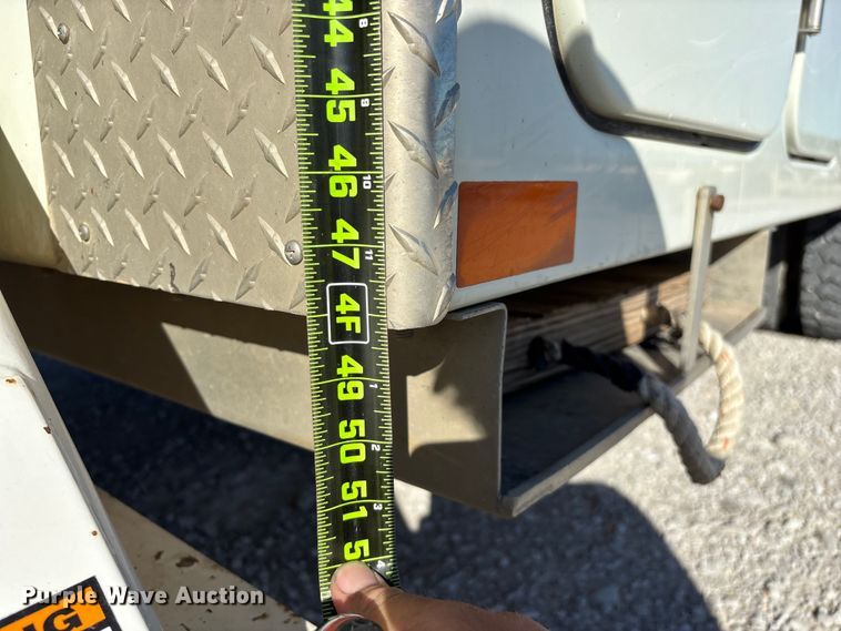 image for item FG0465 2004 Freightliner Business Class M2 bucket truck