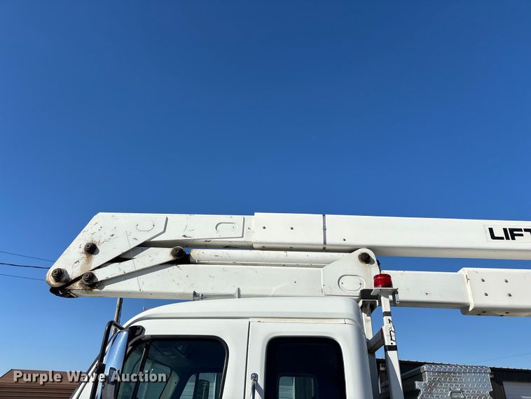 image for item FG0465 2004 Freightliner Business Class M2 bucket truck
