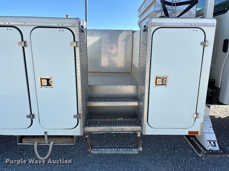 image for item FG0465 2004 Freightliner Business Class M2 bucket truck