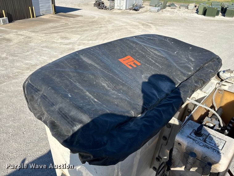 image for item FG0465 2004 Freightliner Business Class M2 bucket truck