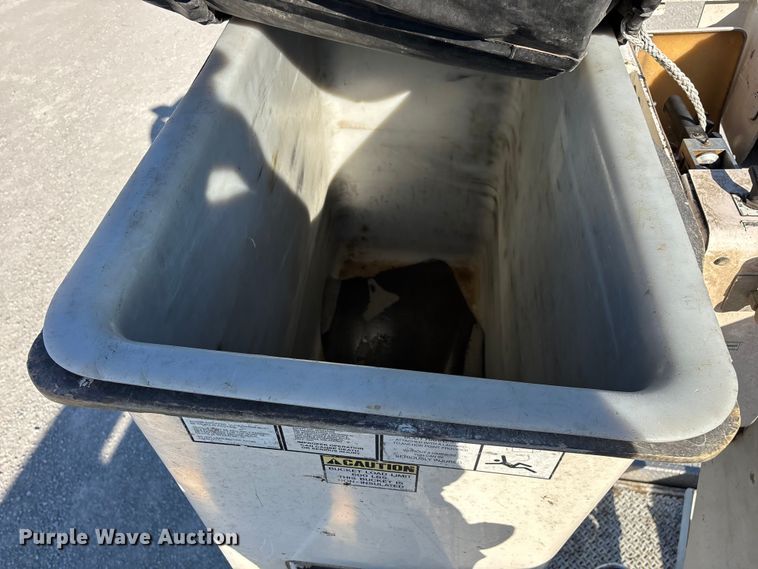 image for item FG0465 2004 Freightliner Business Class M2 bucket truck