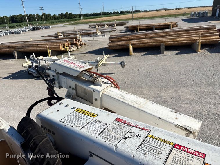 image for item FG0465 2004 Freightliner Business Class M2 bucket truck