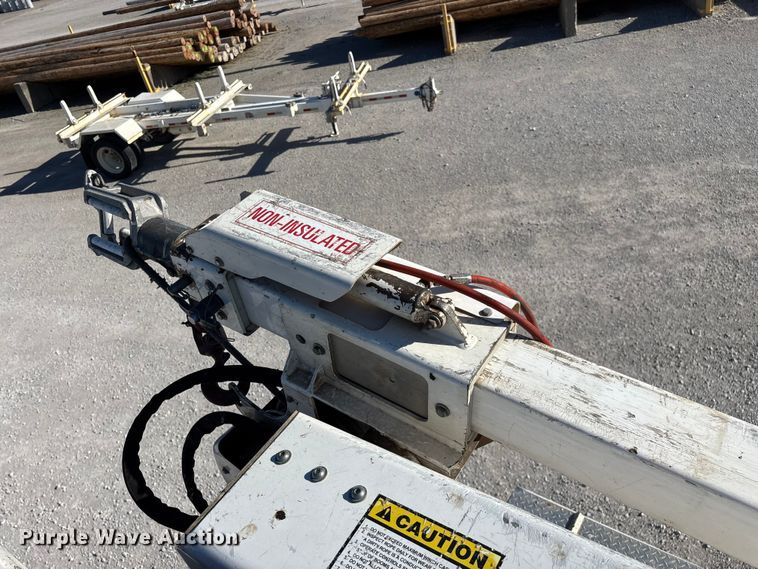 image for item FG0465 2004 Freightliner Business Class M2 bucket truck