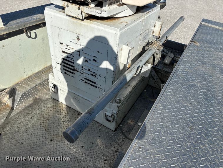 image for item FG0465 2004 Freightliner Business Class M2 bucket truck