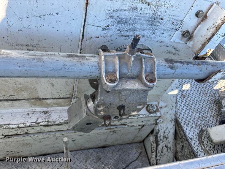 image for item FG0465 2004 Freightliner Business Class M2 bucket truck