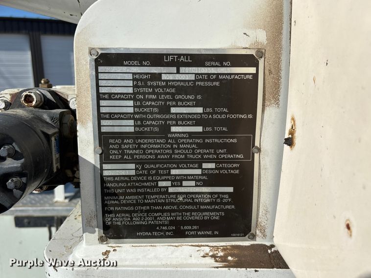 image for item FG0465 2004 Freightliner Business Class M2 bucket truck