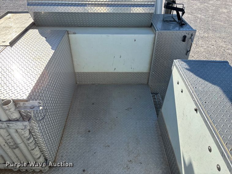 image for item FG0465 2004 Freightliner Business Class M2 bucket truck