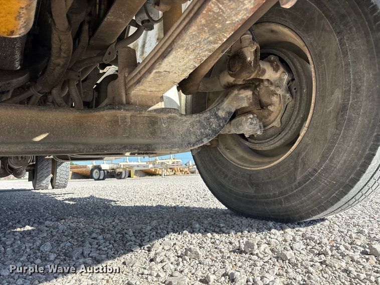 image for item FG0465 2004 Freightliner Business Class M2 bucket truck