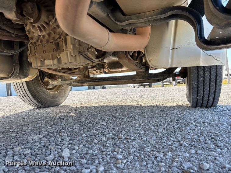 image for item FG0465 2004 Freightliner Business Class M2 bucket truck
