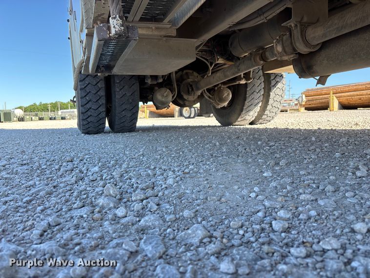 image for item FG0465 2004 Freightliner Business Class M2 bucket truck