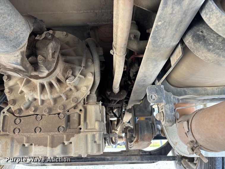 image for item FG0465 2004 Freightliner Business Class M2 bucket truck