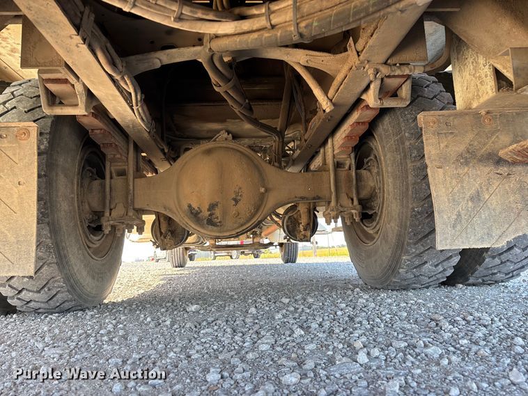 image for item FG0465 2004 Freightliner Business Class M2 bucket truck