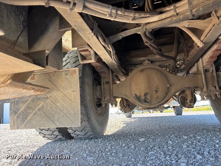 image for item FG0465 2004 Freightliner Business Class M2 bucket truck