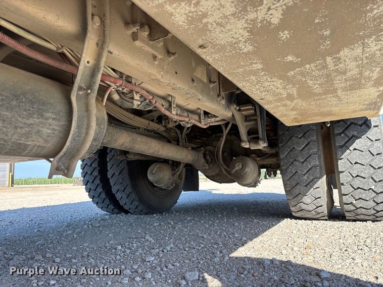image for item FG0465 2004 Freightliner Business Class M2 bucket truck