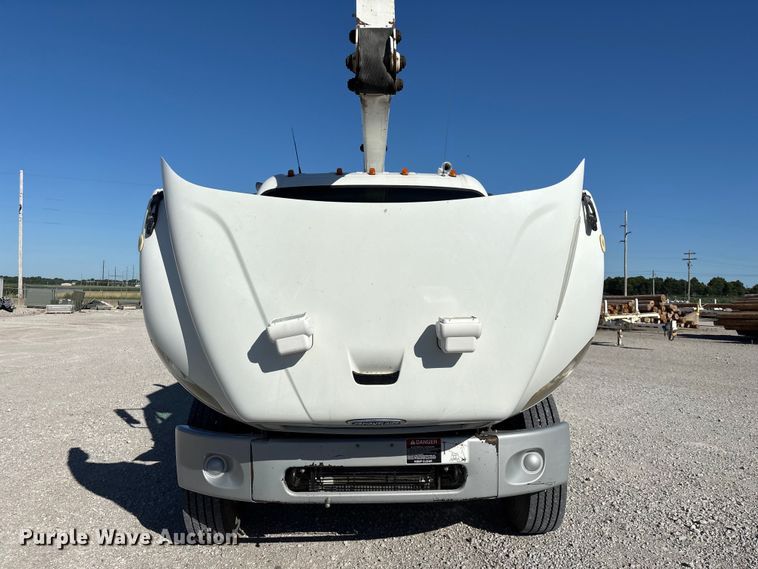 image for item FG0465 2004 Freightliner Business Class M2 bucket truck