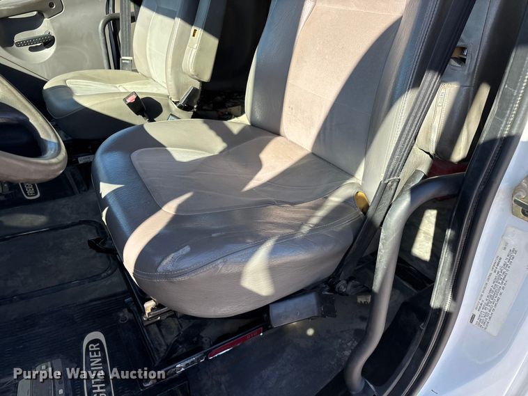 image for item FG0465 2004 Freightliner Business Class M2 bucket truck