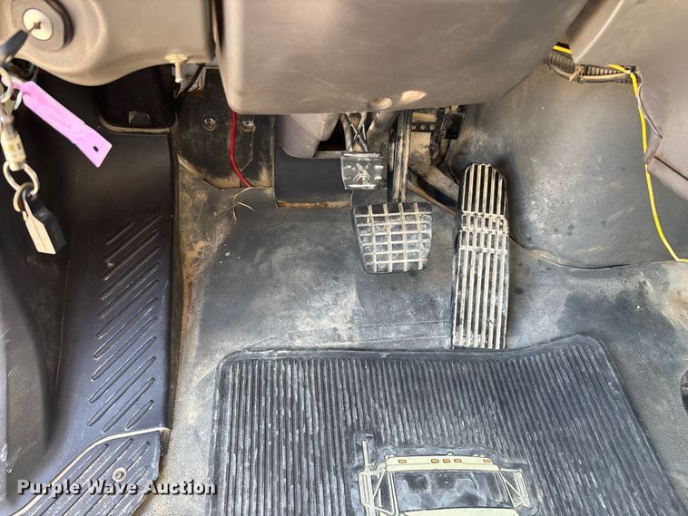 image for item FG0465 2004 Freightliner Business Class M2 bucket truck