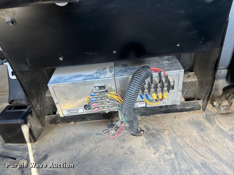 image for item FG0465 2004 Freightliner Business Class M2 bucket truck