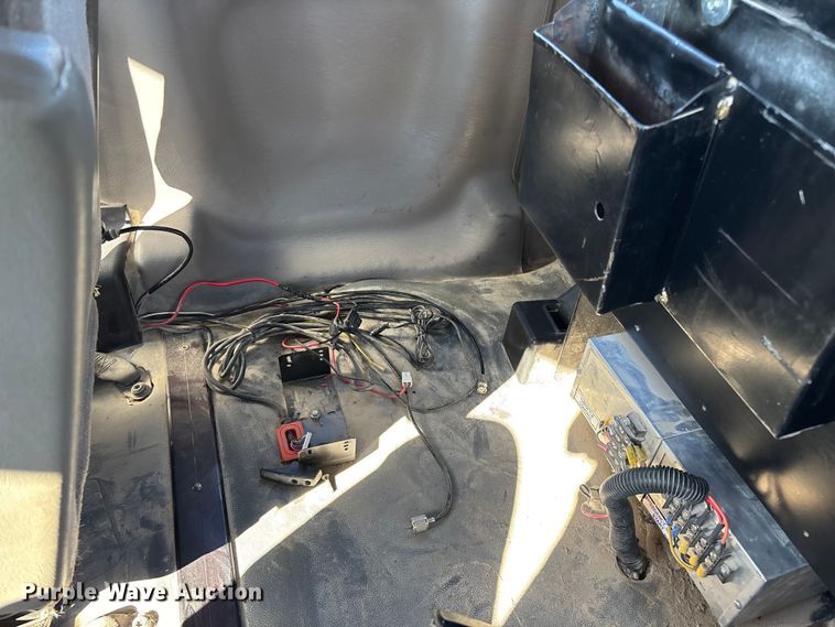 image for item FG0465 2004 Freightliner Business Class M2 bucket truck
