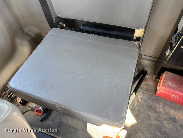 image for item FG0465 2004 Freightliner Business Class M2 bucket truck